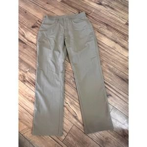 Under Armour mens 32x30 tan pants golf